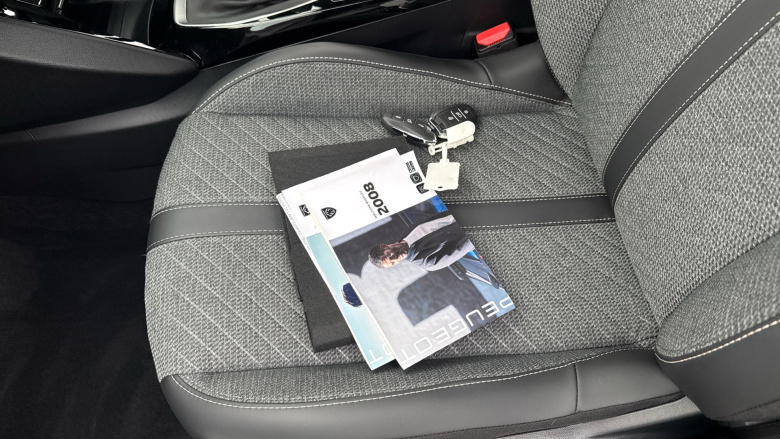 Peugeot 2008 1.2 PureTech 130 Allure 5dr Petrol Estate